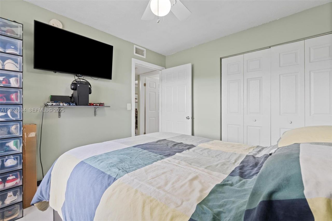 821 NE 207th Ln, Unit 102-1, Miami, FL 33179 Photo