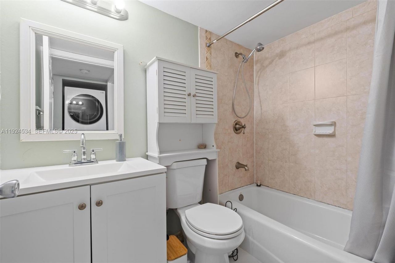 821 NE 207th Ln, Unit 102-1, Miami, FL 33179 Photo