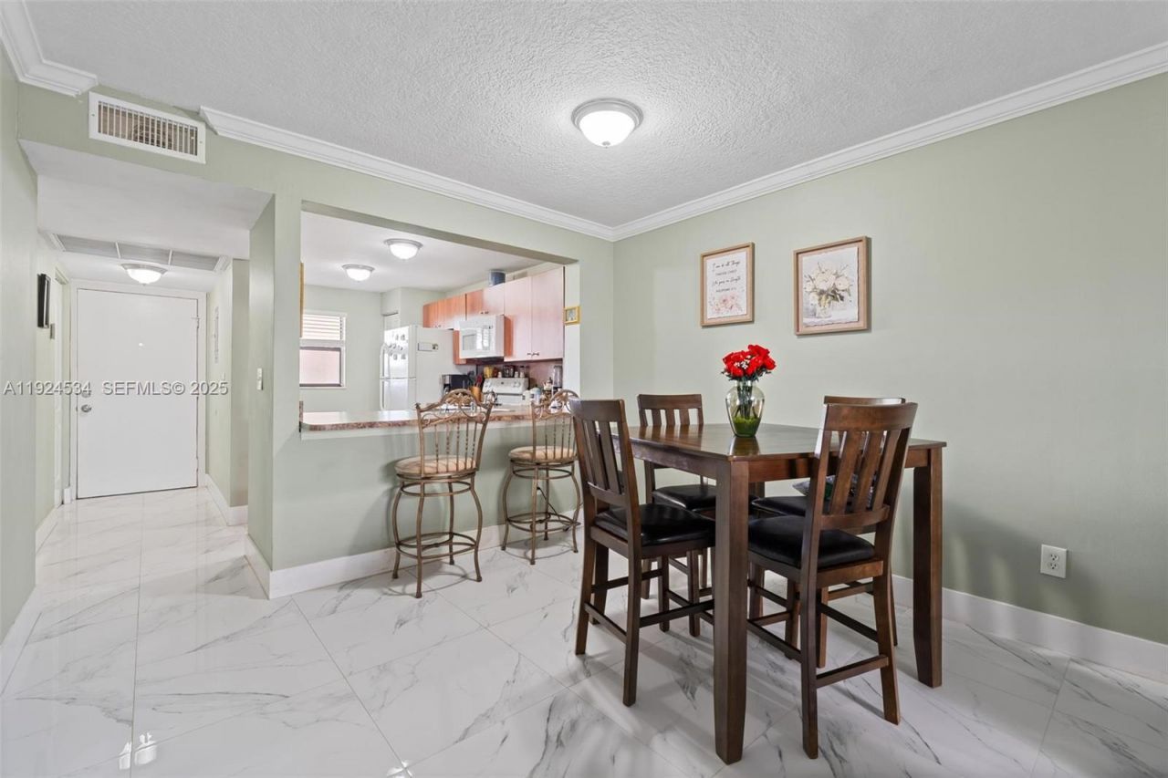 821 NE 207th Ln, Unit 102-1, Miami, FL 33179 Photo