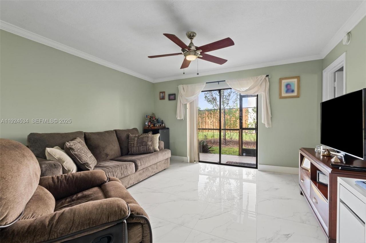 821 NE 207th Ln, Unit 102-1, Miami, FL 33179 Photo