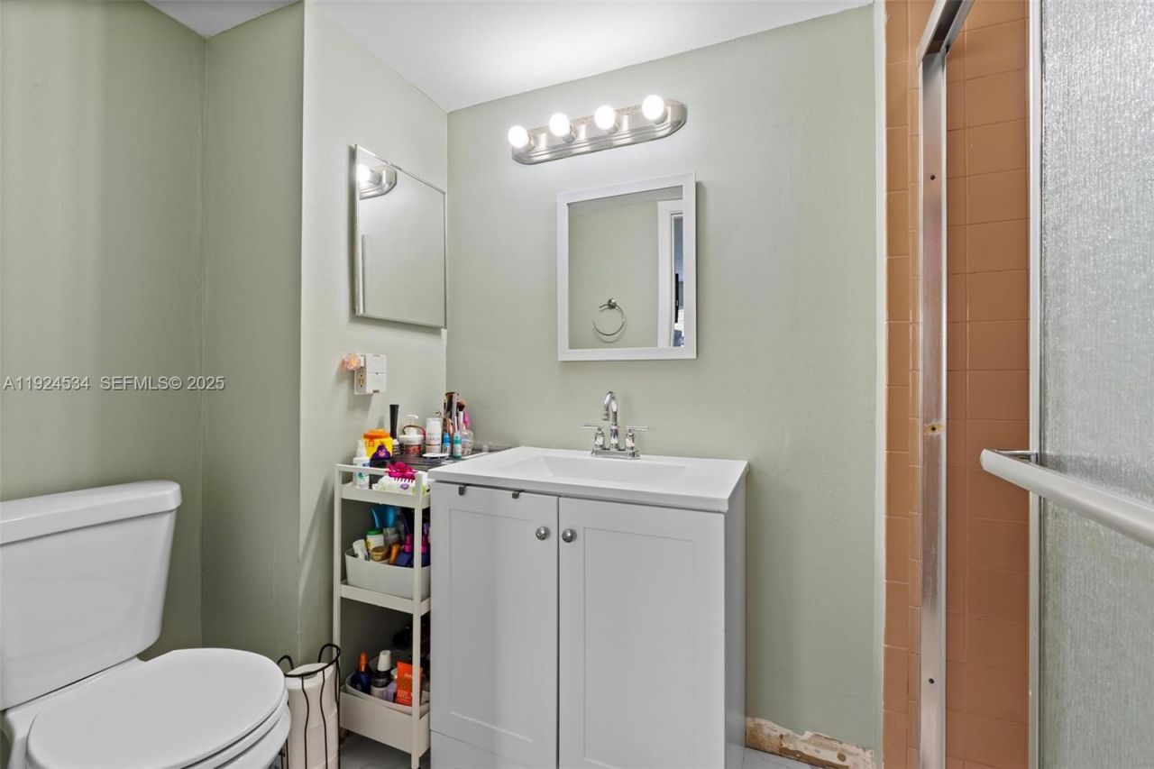 821 NE 207th Ln, Unit 102-1, Miami, FL 33179 Photo