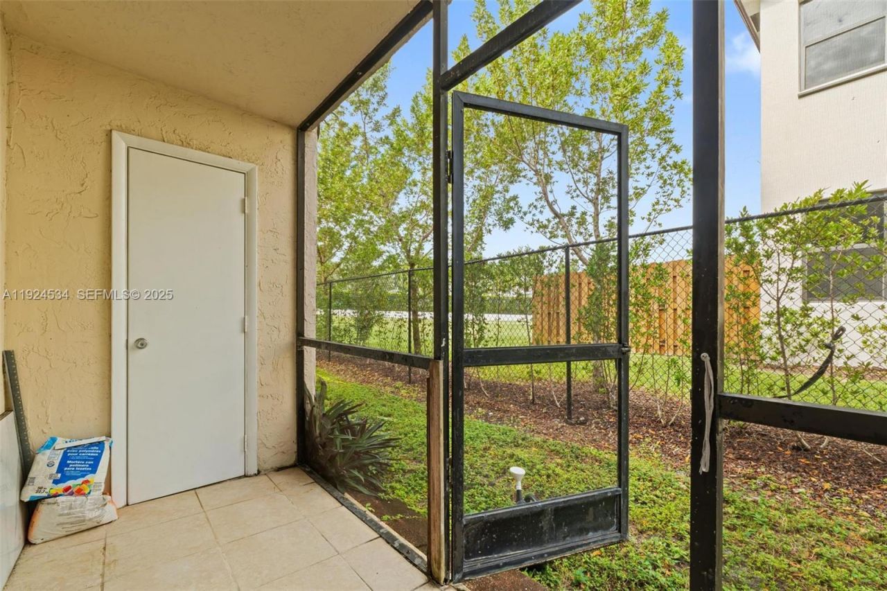 821 NE 207th Ln, Unit 102-1, Miami, FL 33179 Photo