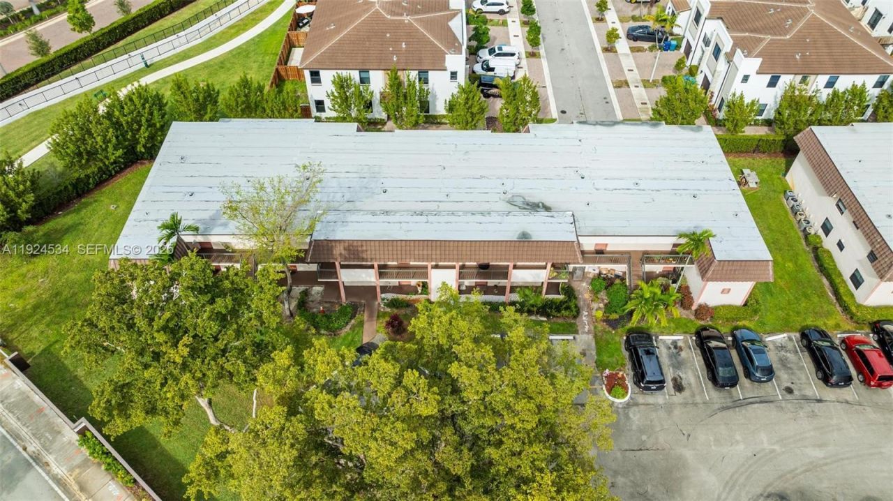 821 NE 207th Ln, Unit 102-1, Miami, FL 33179 Photo