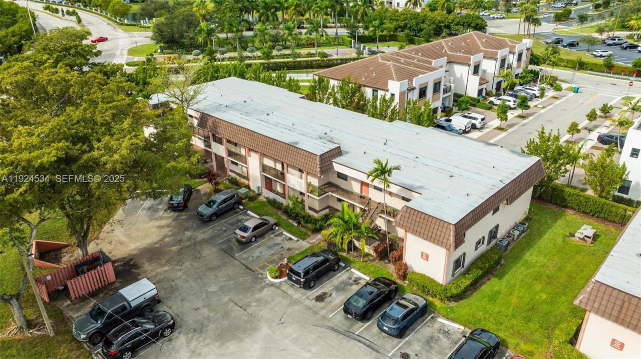 821 NE 207th Ln, Unit 102-1, Miami, FL 33179 Photo