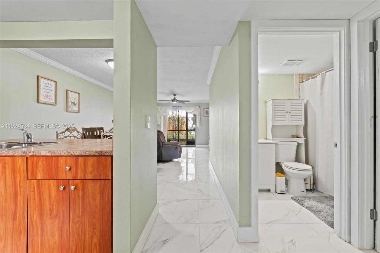 821 NE 207th Ln, Unit 102-1, Miami, FL 33179 Photo