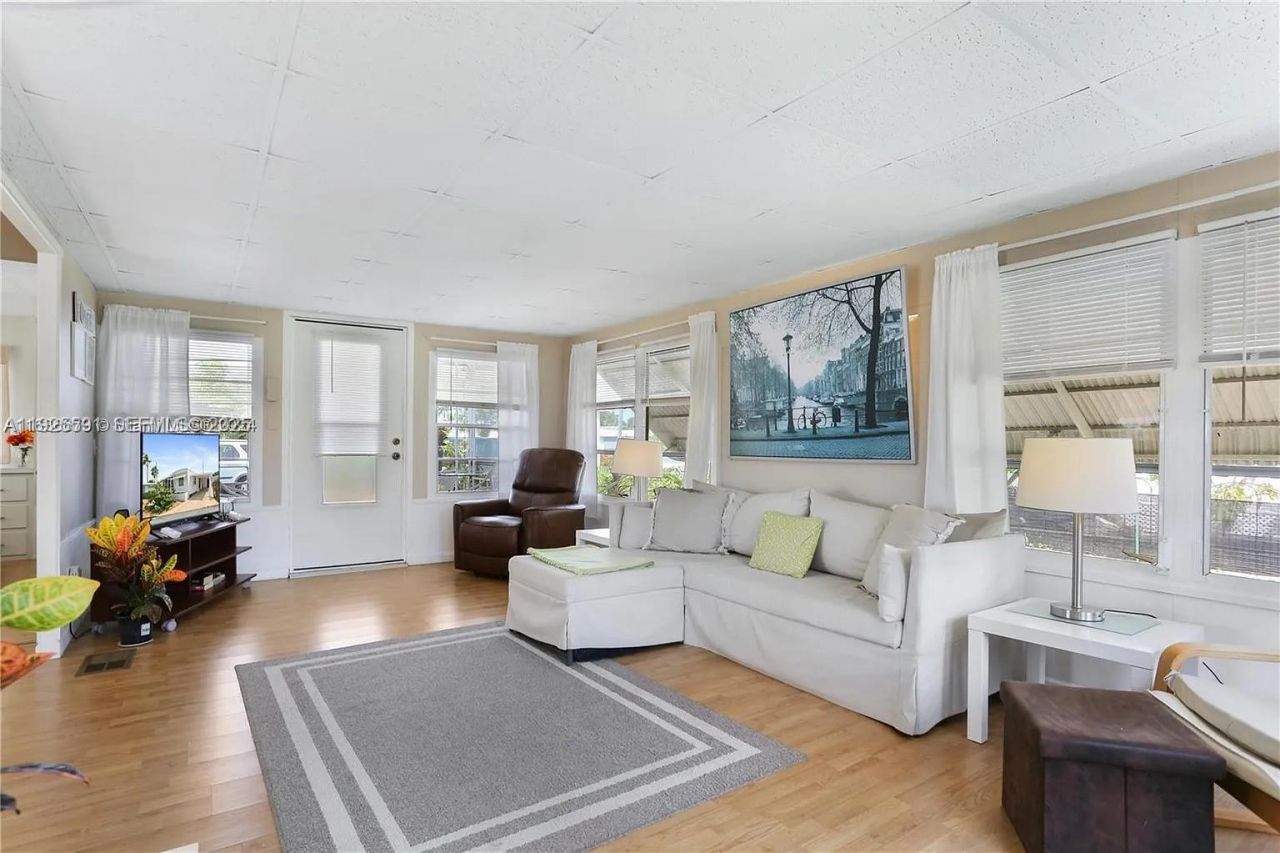 8616 SW 16th Pl, Davie, FL 33324 Photo