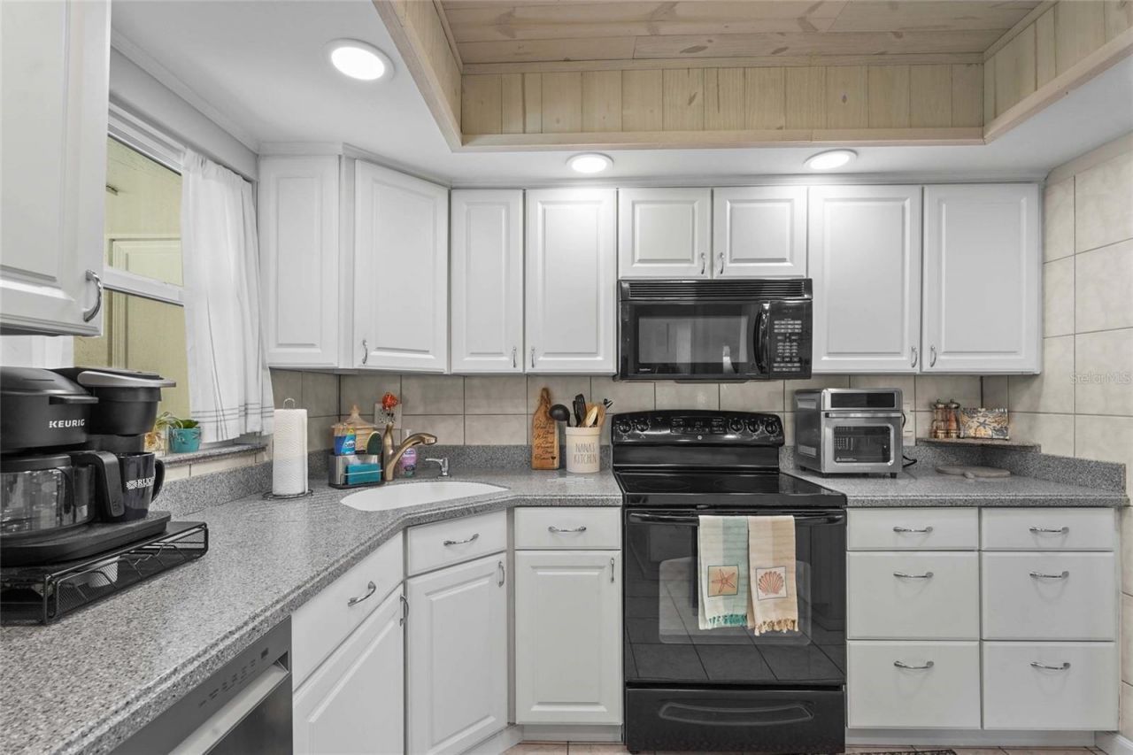 2531 Riverbluff Parkway, Unit V181, Sarasota, FL 34231 Photo