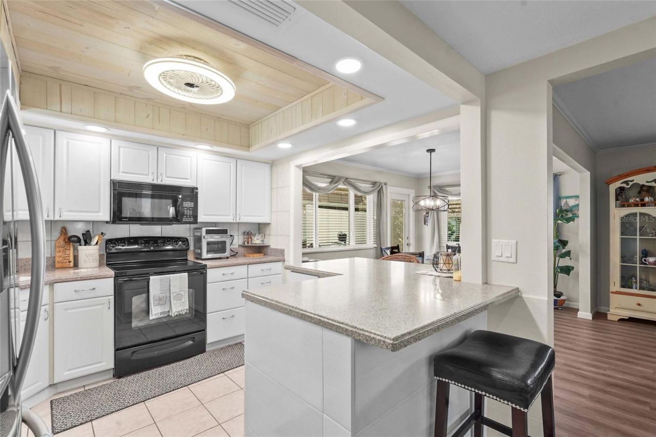2531 Riverbluff Parkway, Unit V181, Sarasota, FL 34231 Photo