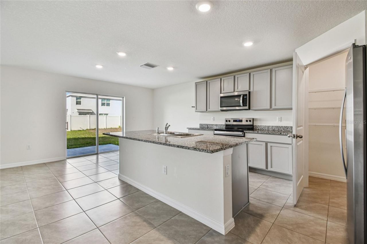 9208 Mission Bay Place, Tampa, FL 33637 Photo
