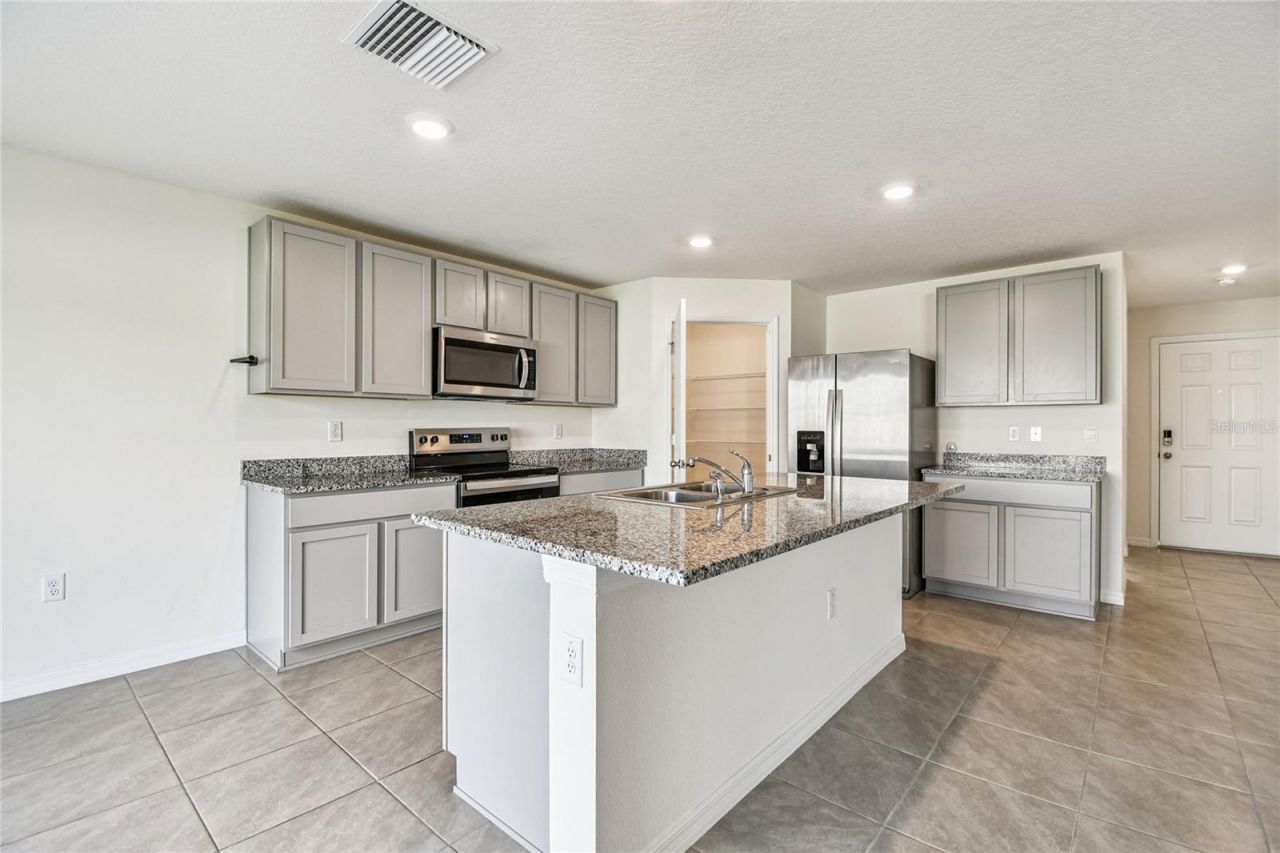 9208 Mission Bay Place, Tampa, FL 33637 Photo