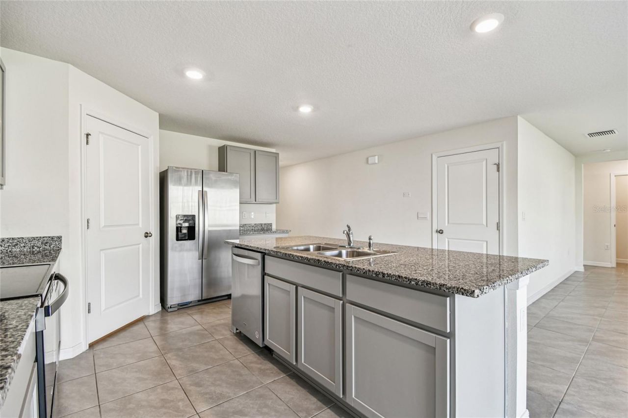 9208 Mission Bay Place, Tampa, FL 33637 Photo