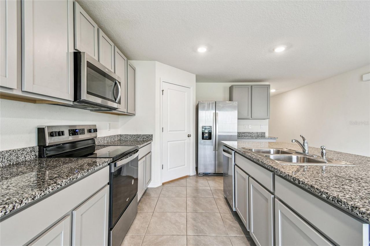 9208 Mission Bay Place, Tampa, FL 33637 Photo