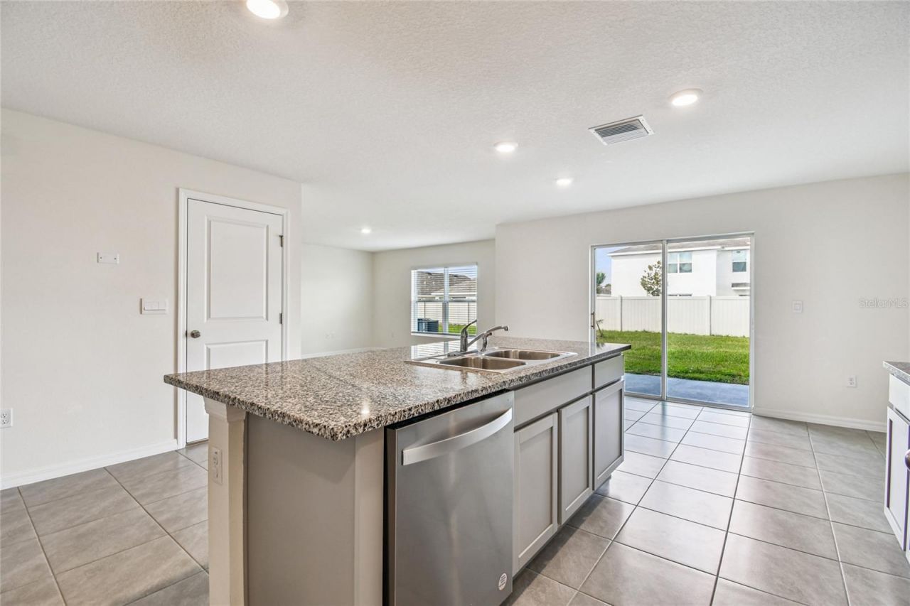 9208 Mission Bay Place, Tampa, FL 33637 Photo