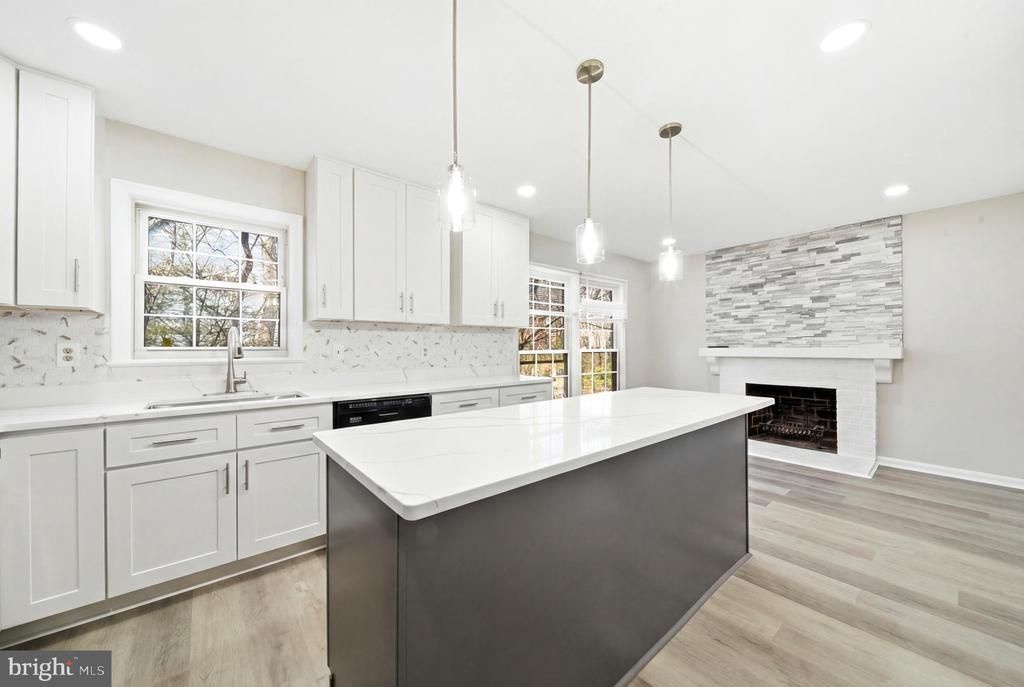 10360 Hampshire Green Avenue, Fairfax, VA 22032 Main Photo