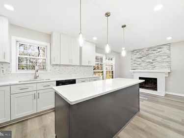 10360 HAMPSHIRE GREEN AVENUE, FAIRFAX, VA 22032