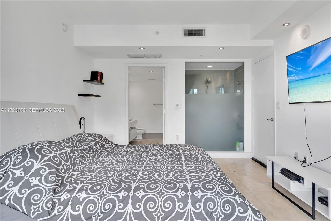 92 SW 3rd St, Unit 3602, Miami, FL 33130 Photo