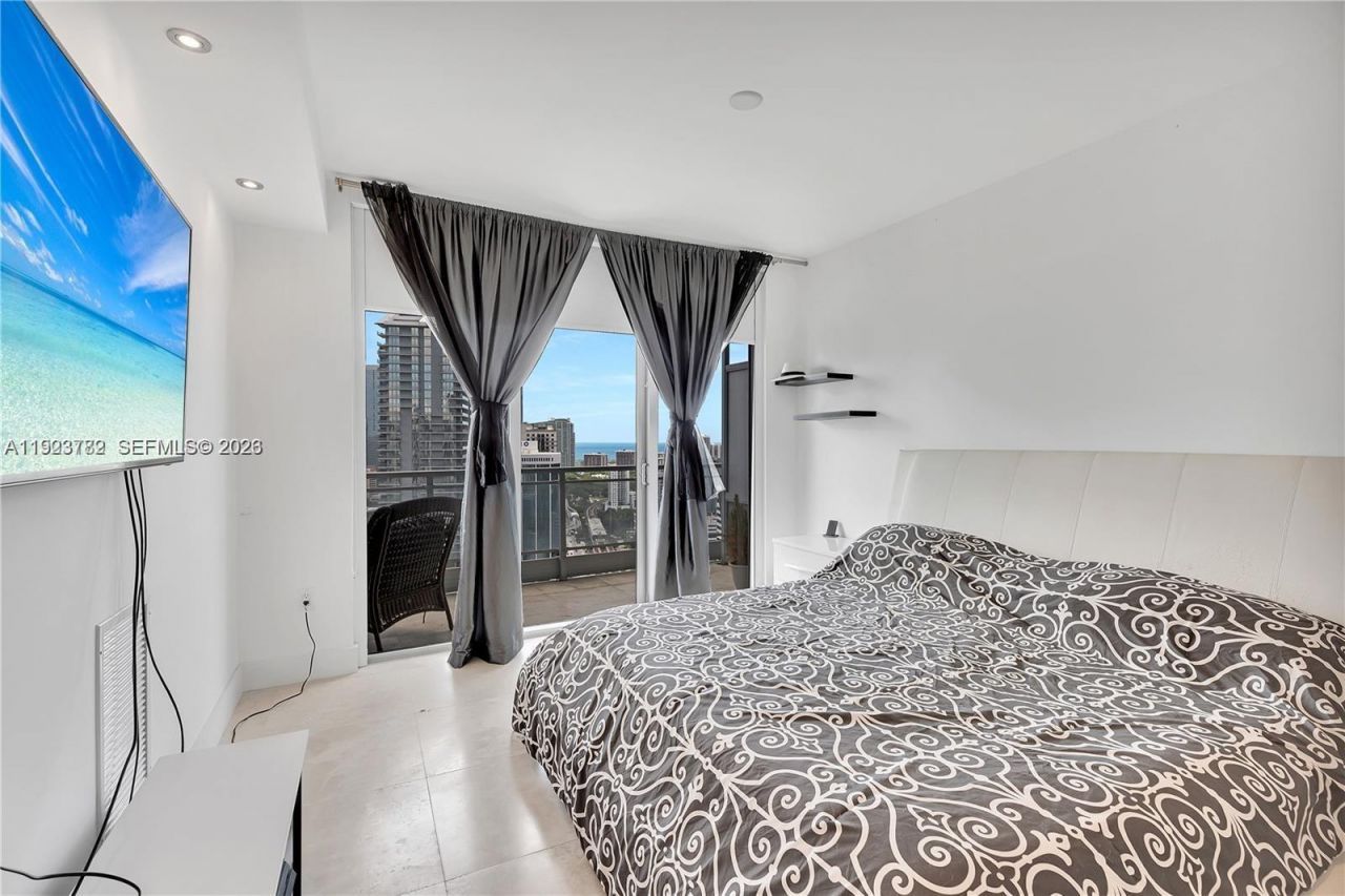 92 SW 3rd St, Unit 3602, Miami, FL 33130 Photo