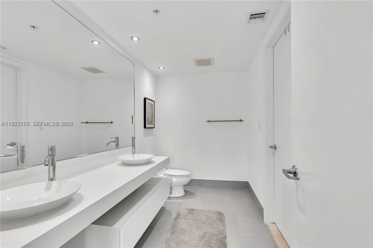 92 SW 3rd St, Unit 3602, Miami, FL 33130 Photo