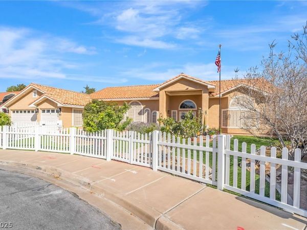 396 E Country Club Drive, Henderson, NV 89015