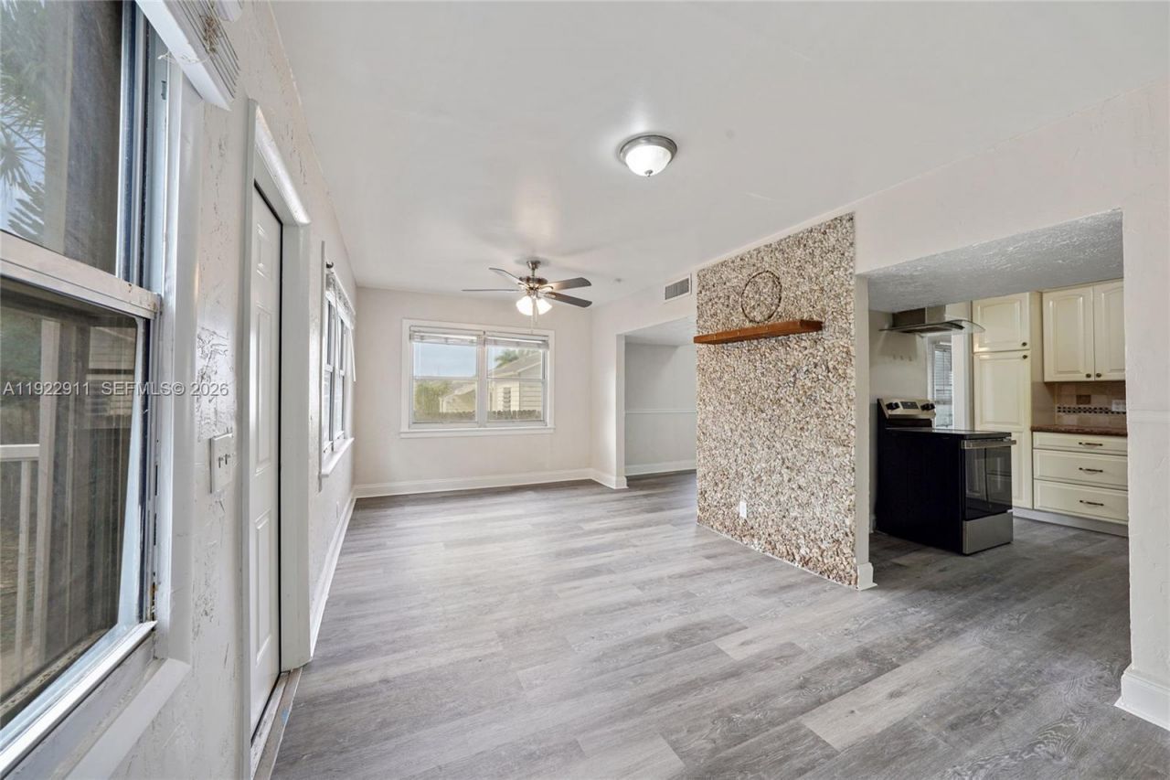 810 Ridgewood Dr, West Palm Beach, FL 33405 Photo