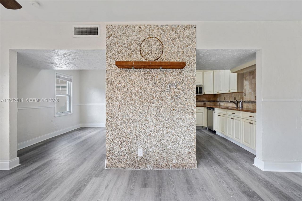 810 Ridgewood Dr, West Palm Beach, FL 33405 Photo