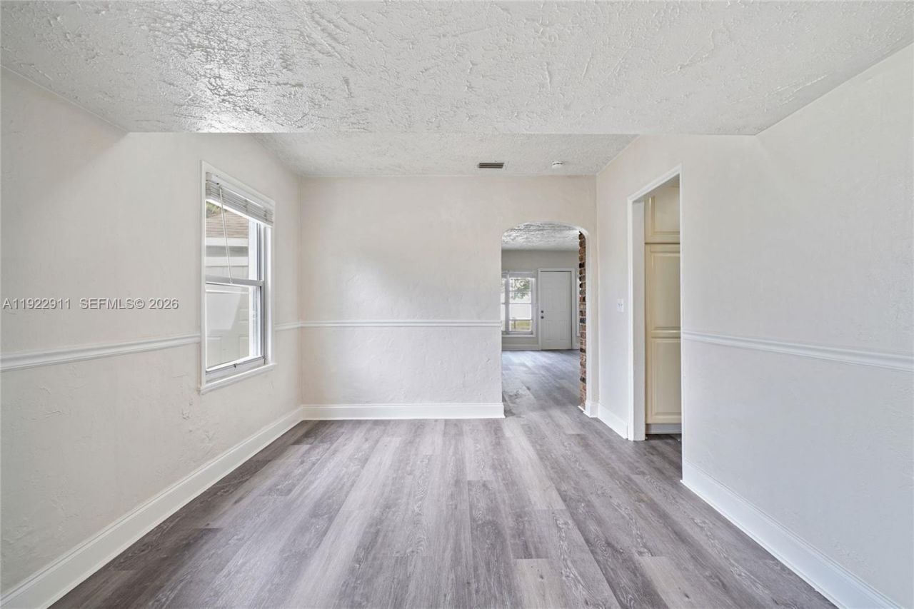 810 Ridgewood Dr, West Palm Beach, FL 33405 Photo