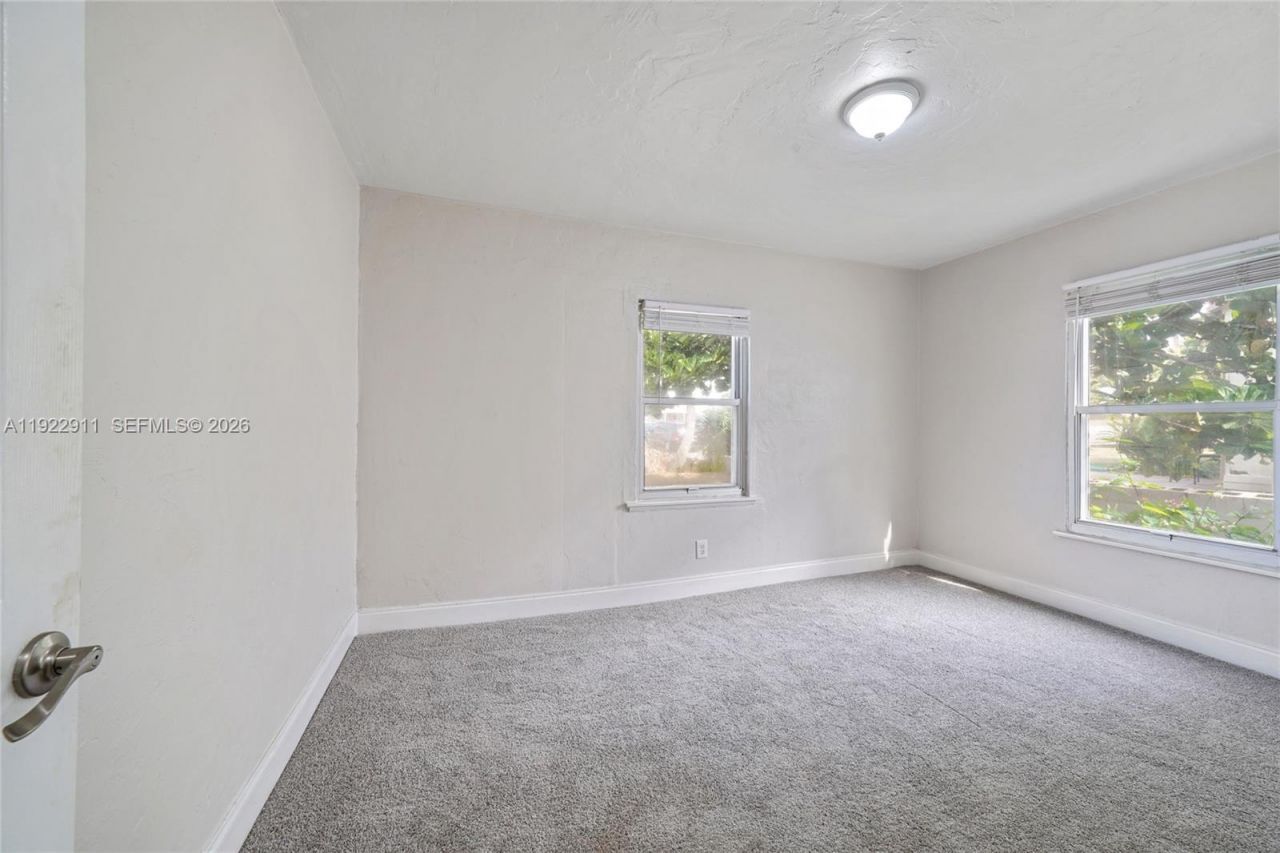 810 Ridgewood Dr, West Palm Beach, FL 33405 Photo