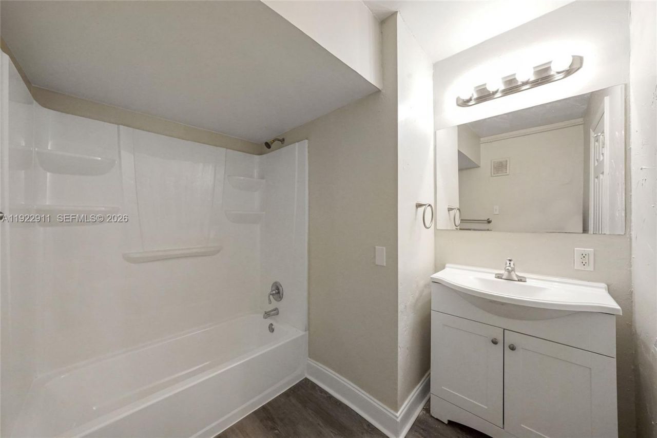 810 Ridgewood Dr, West Palm Beach, FL 33405 Photo