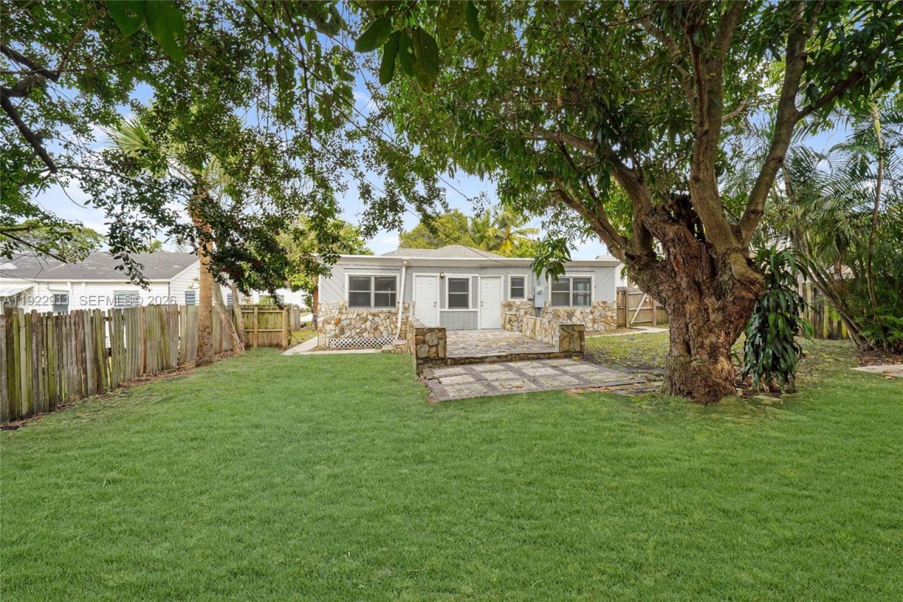 810 Ridgewood Dr, West Palm Beach, FL 33405 Photo