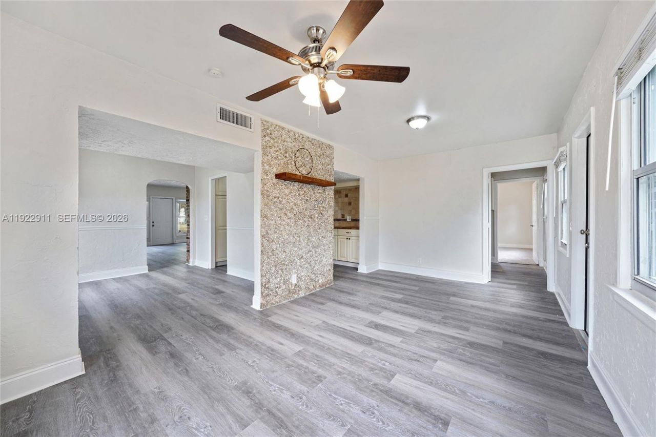 810 Ridgewood Dr, West Palm Beach, FL 33405 Photo