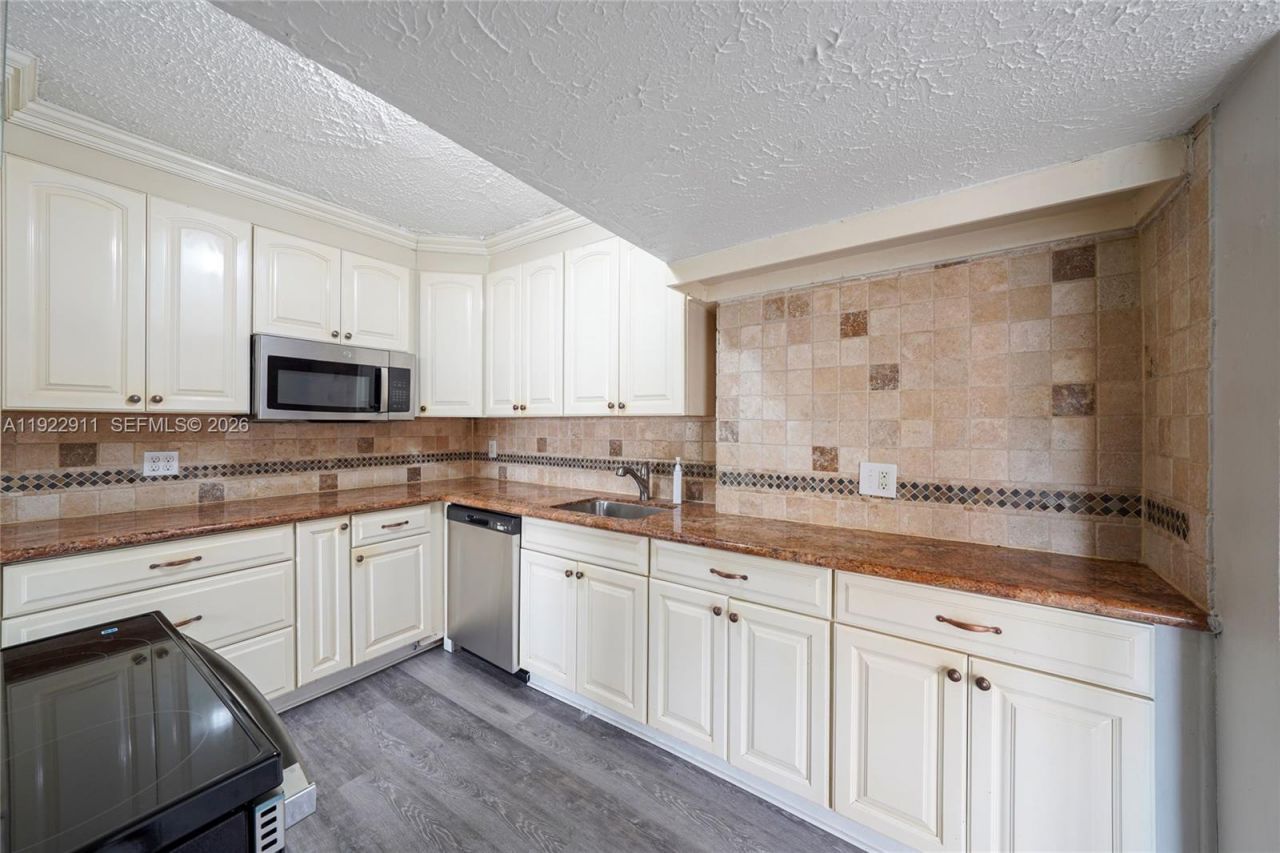 810 Ridgewood Dr, West Palm Beach, FL 33405 Photo