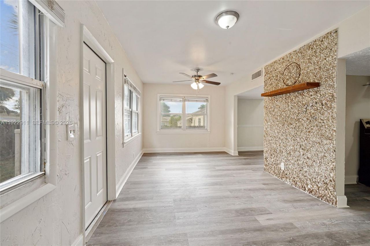 810 Ridgewood Dr, West Palm Beach, FL 33405 Photo