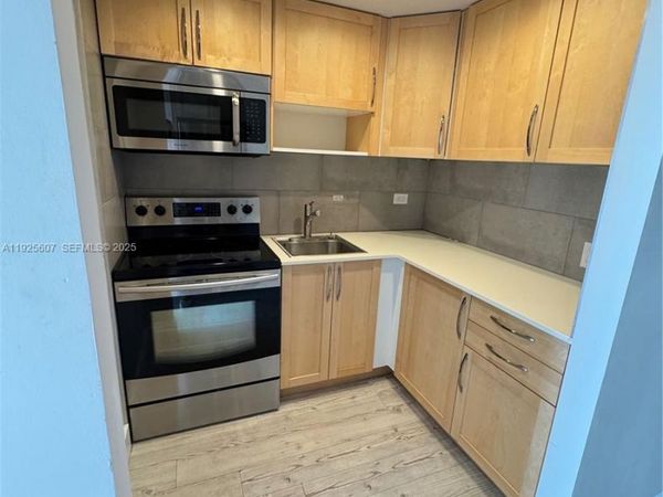 7904 West Dr, Unit 909, North Bay Village, FL 33141