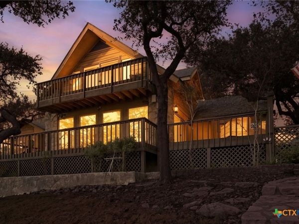 1072 Summit Bluff, Canyon Lake, TX 78133