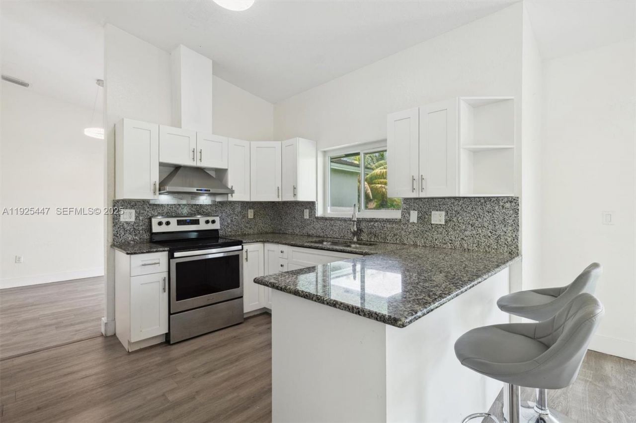 13225 SW 218th Ter, Miami, FL 33170 Photo