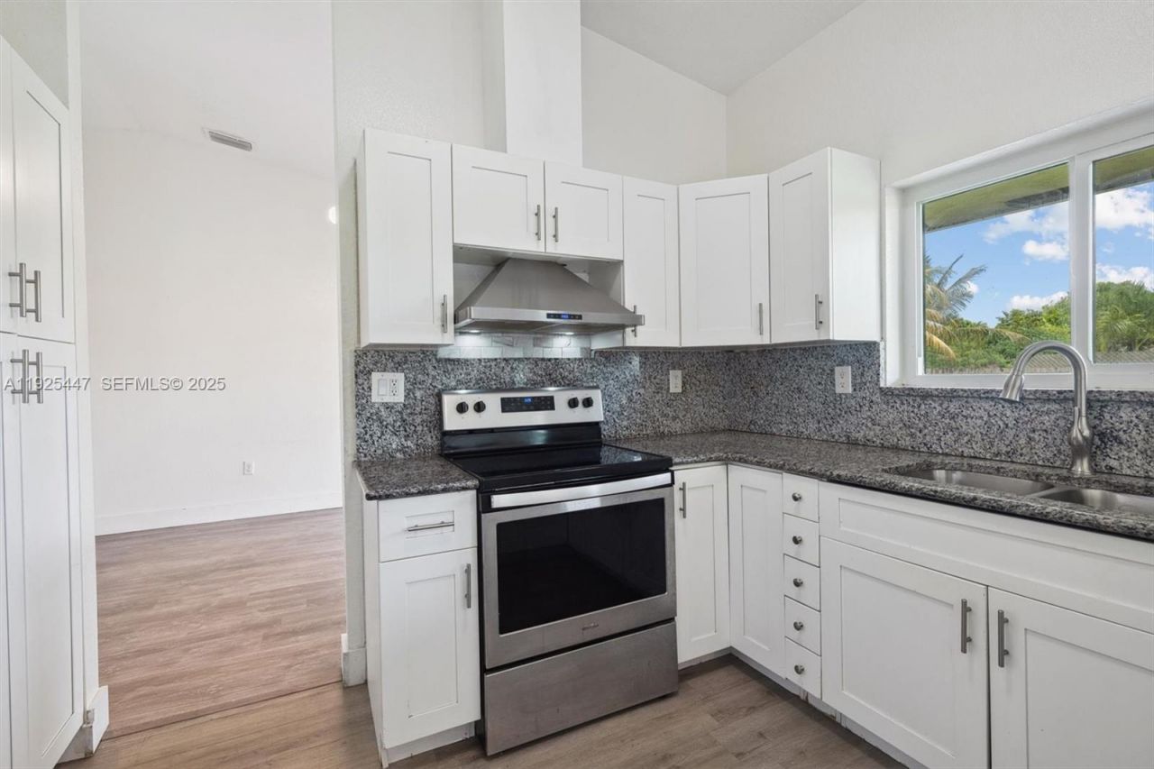 13225 SW 218th Ter, Miami, FL 33170 Photo