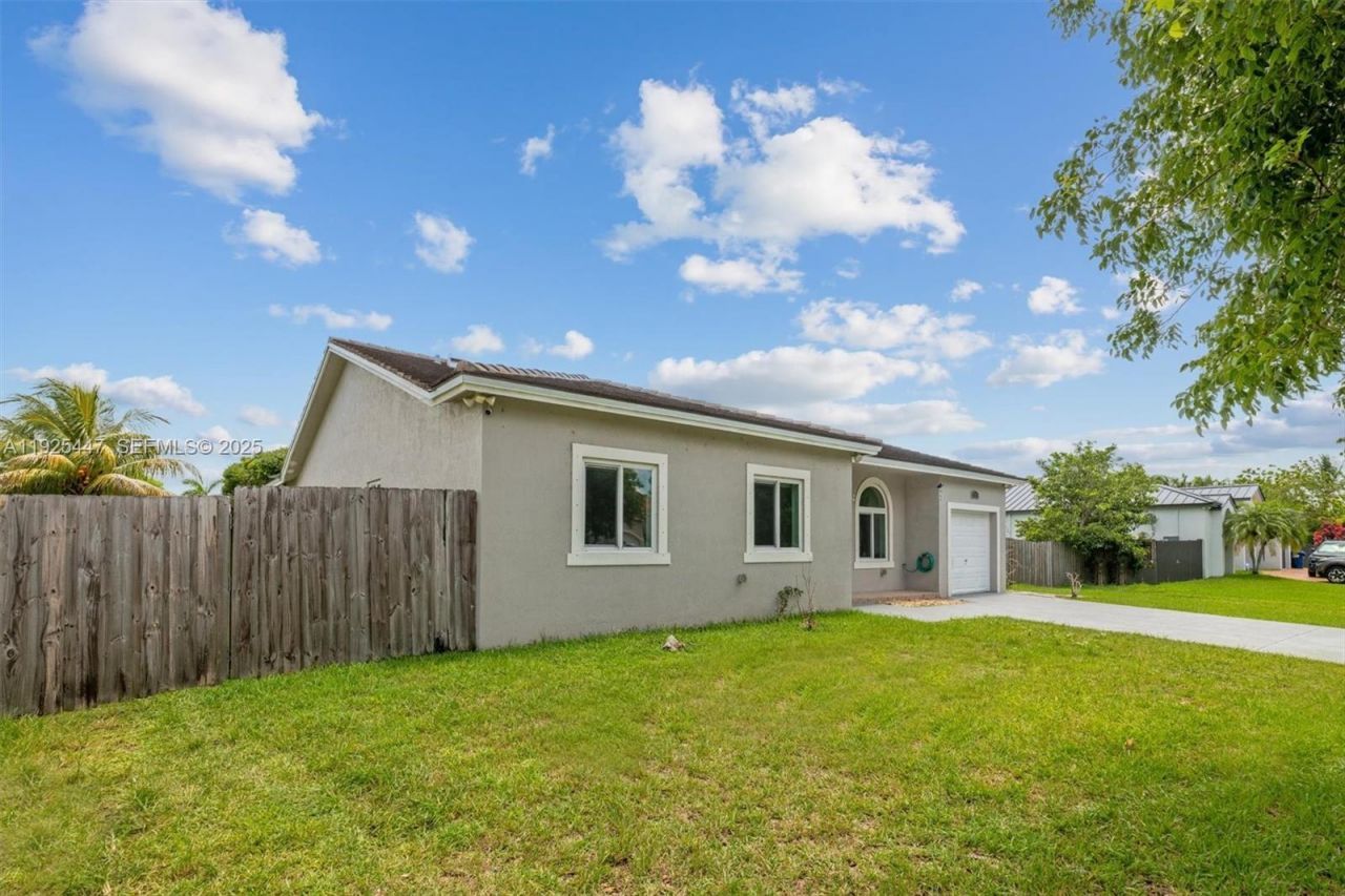 13225 SW 218th Ter, Miami, FL 33170 Photo