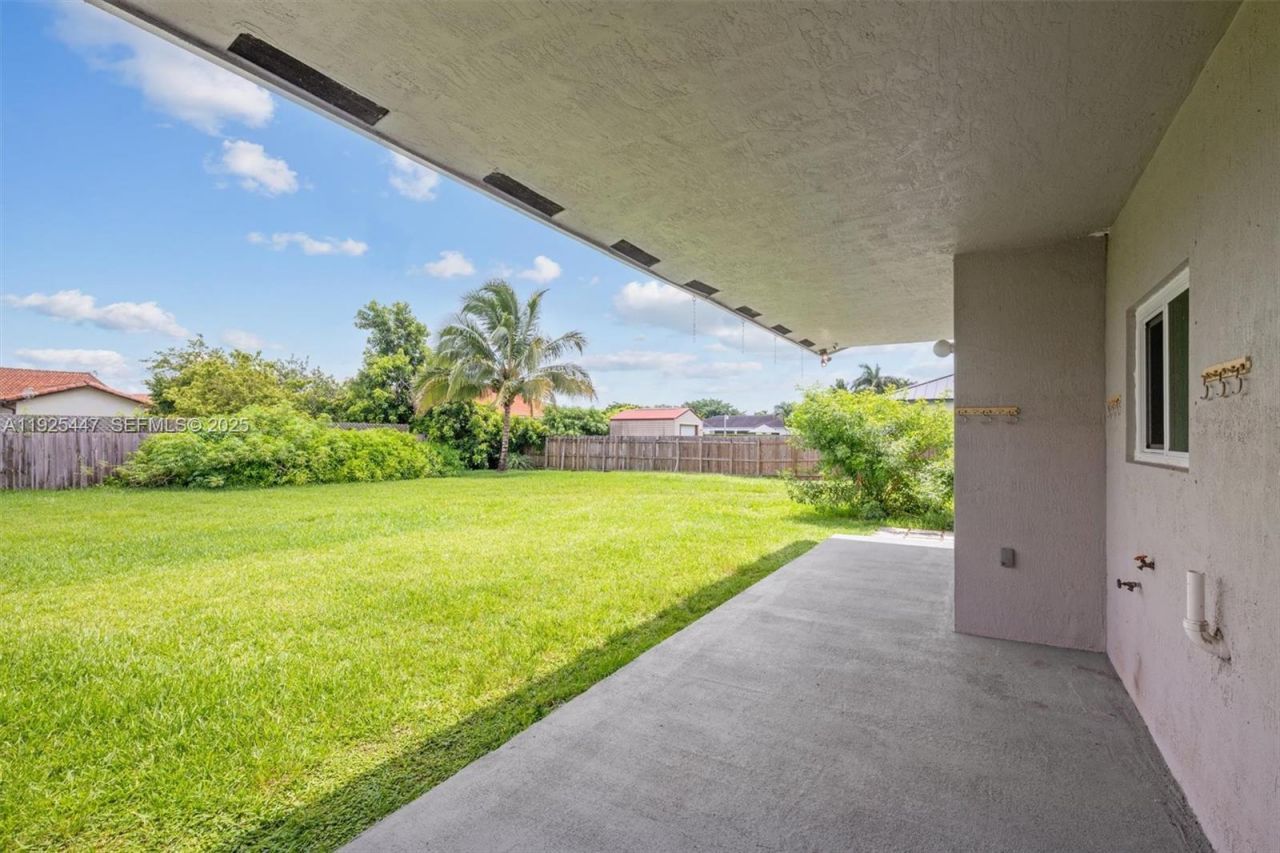 13225 SW 218th Ter, Miami, FL 33170 Photo
