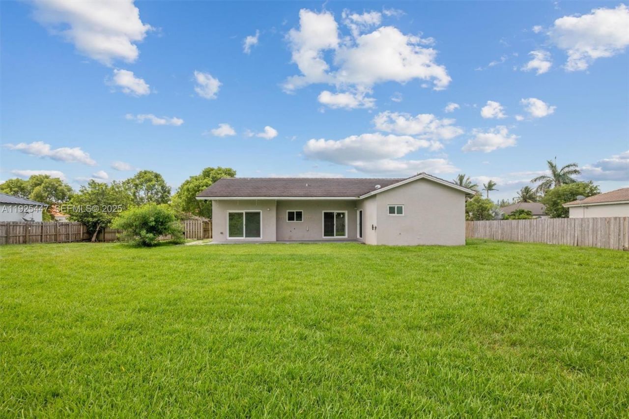 13225 SW 218th Ter, Miami, FL 33170 Photo