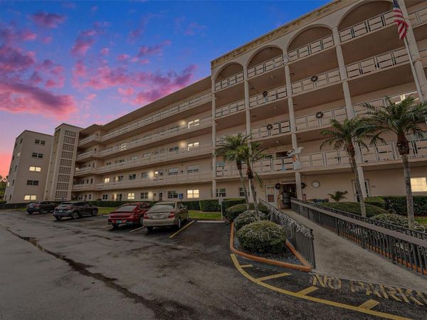 5623 80TH STREET N, Unit 211, ST PETERSBURG, FL 33709