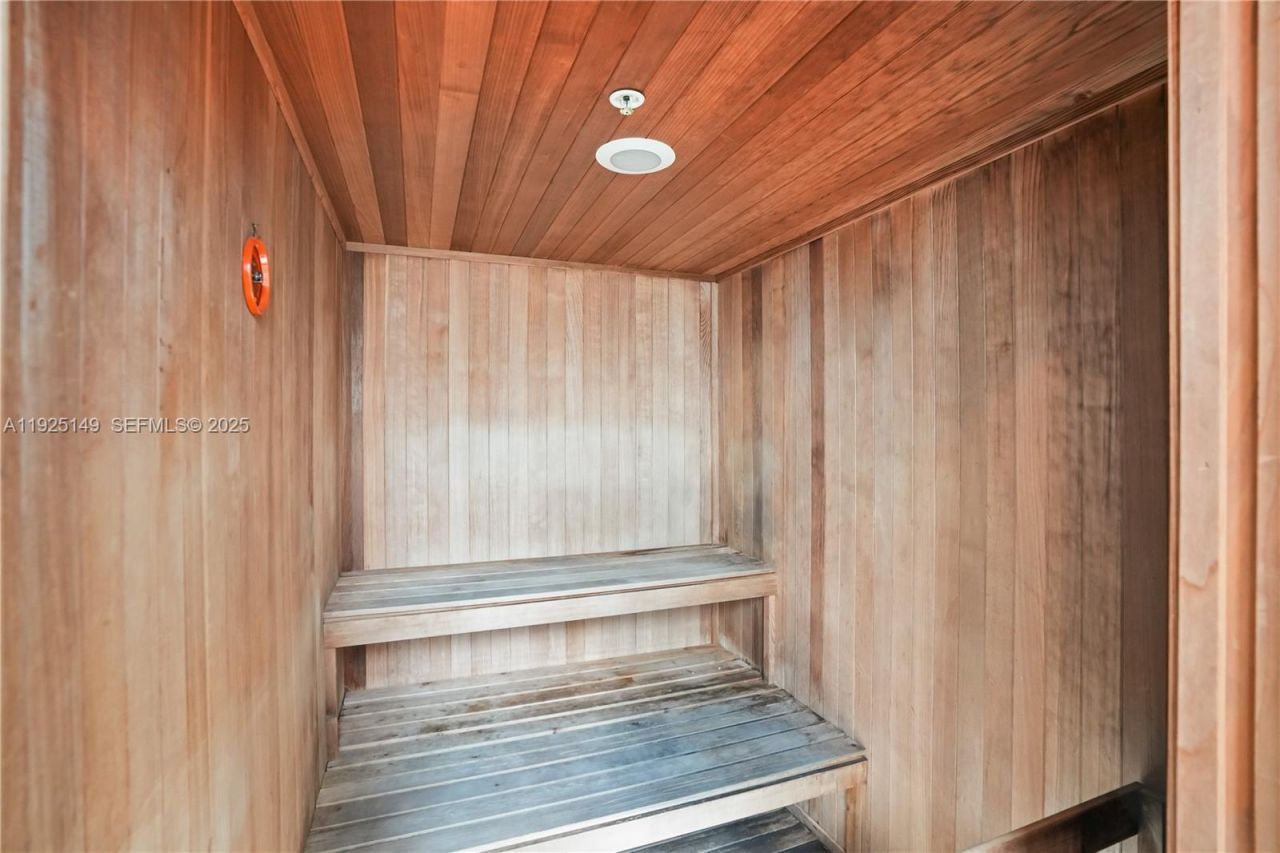 480 NE 30th St, Unit 703, Miami, FL 33137 Photo