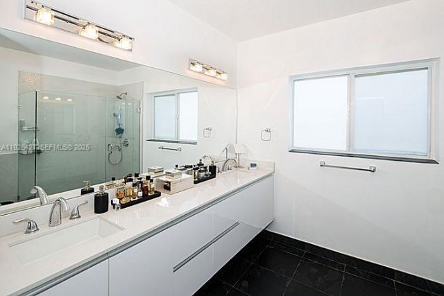 5570 La Gorce Dr, Miami Beach, FL 33140 Photo