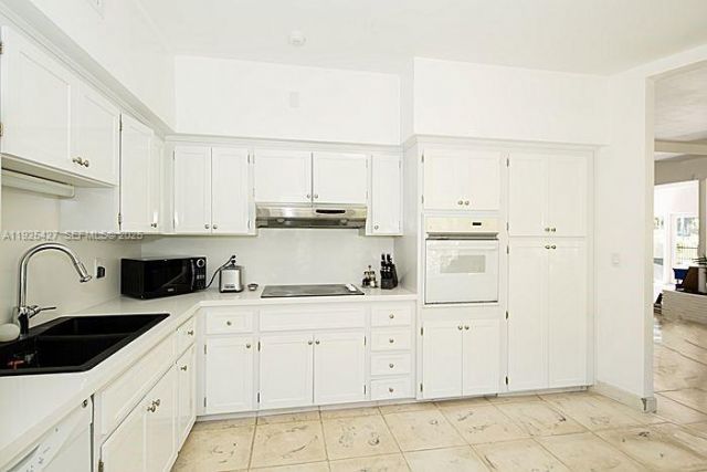 5570 La Gorce Dr, Miami Beach, FL 33140 Photo