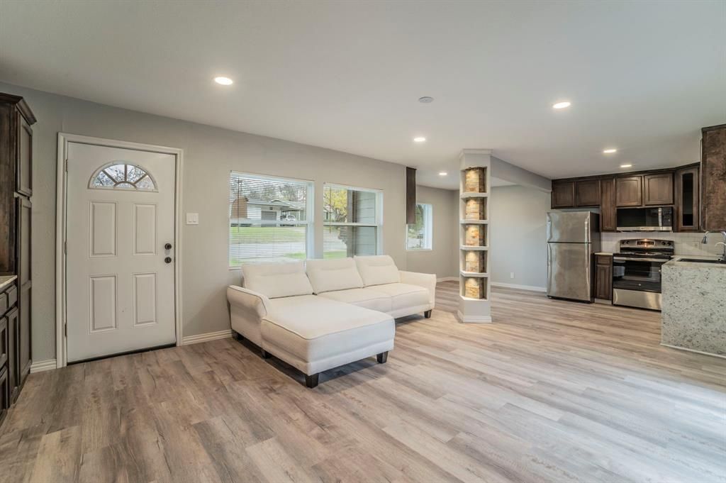 1704 Hillside Drive, River Oaks, TX 76114 Main Photo