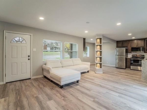 1704 Hillside Drive, River Oaks, TX 76114