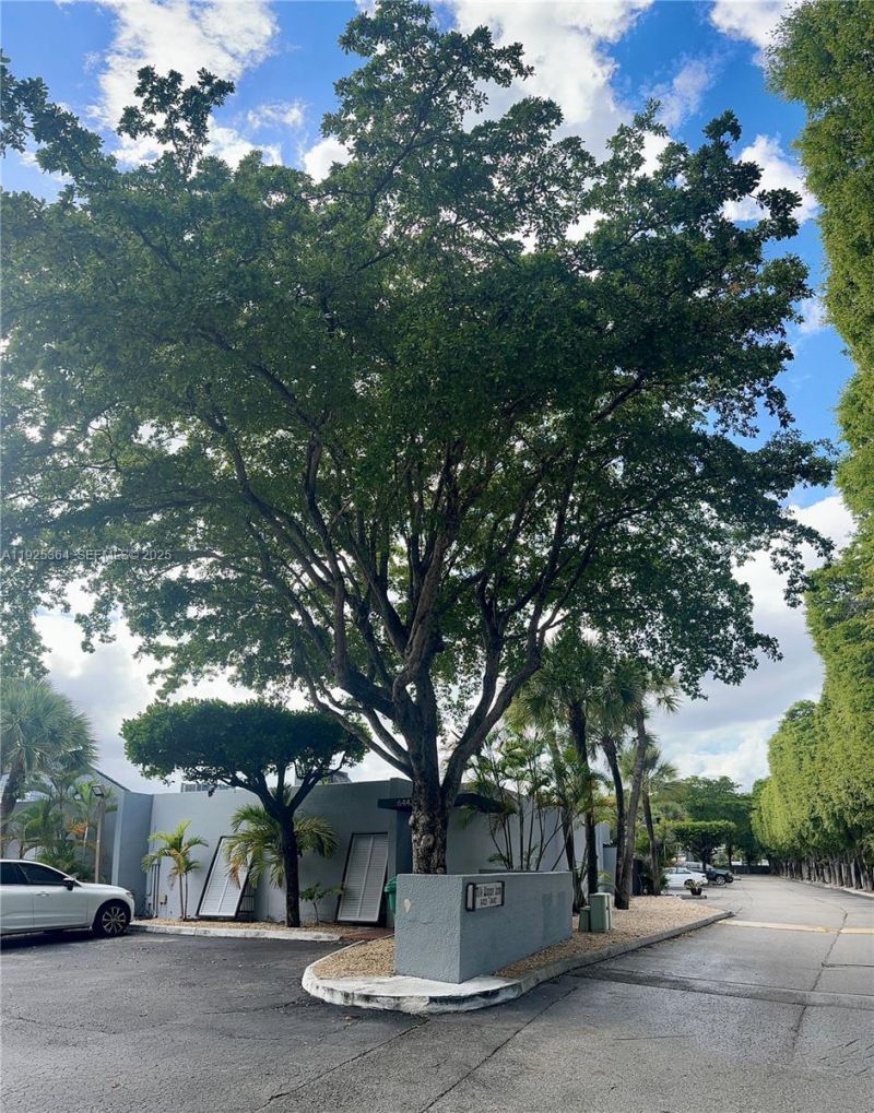 6442 Milk Wagon Ln, Miami Lakes, FL 33014 Main Photo