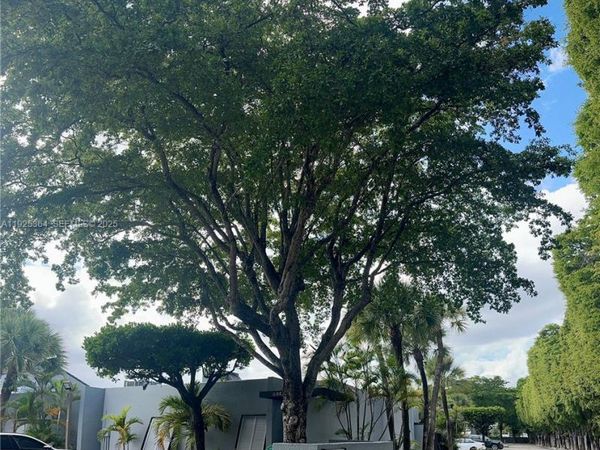 6442 Milk Wagon Ln, Miami Lakes, FL 33014