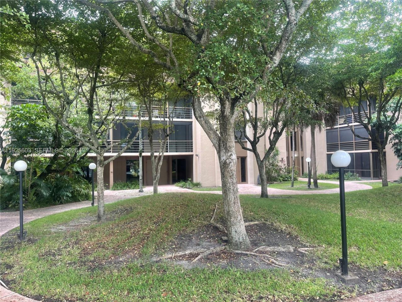 661 NE 195th St, Unit 309, Miami, FL 33179 Photo