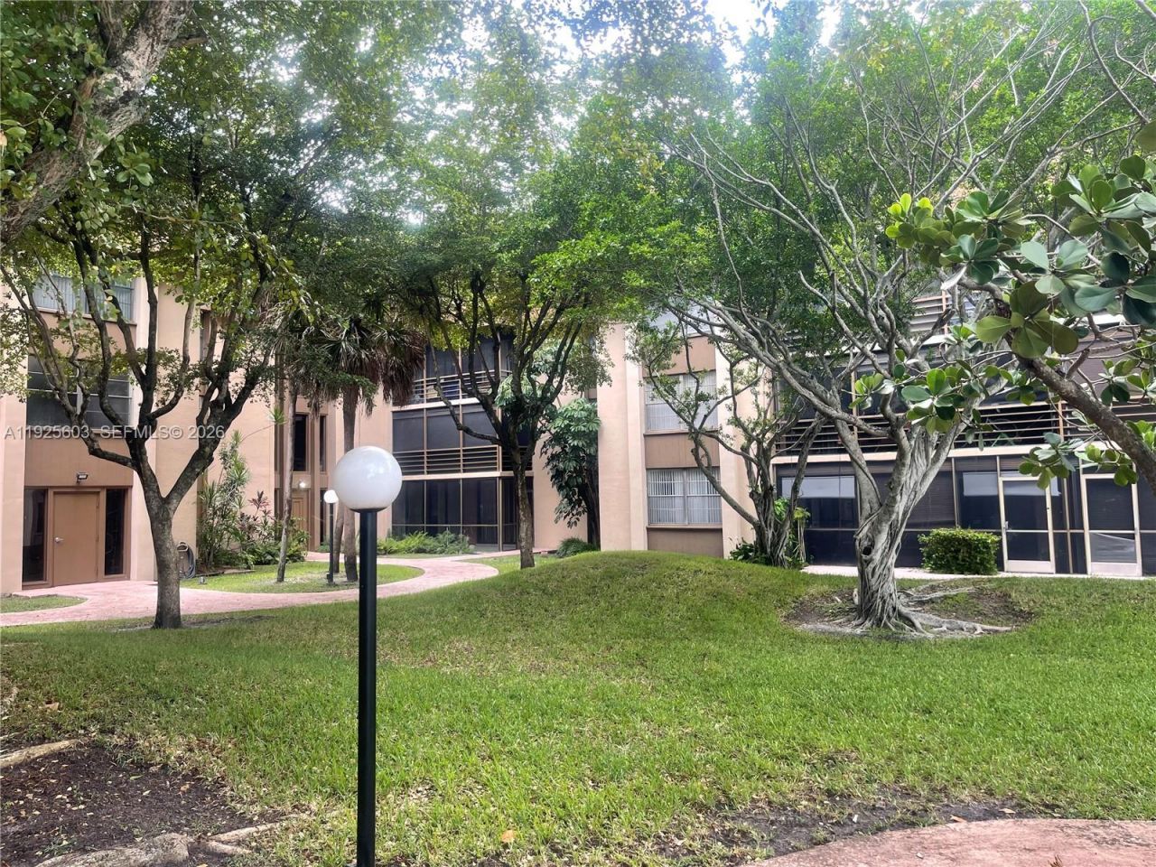 661 NE 195th St, Unit 309, Miami, FL 33179 Photo