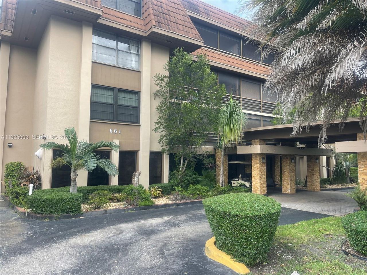 661 NE 195th St, Unit 309, Miami, FL 33179 Photo